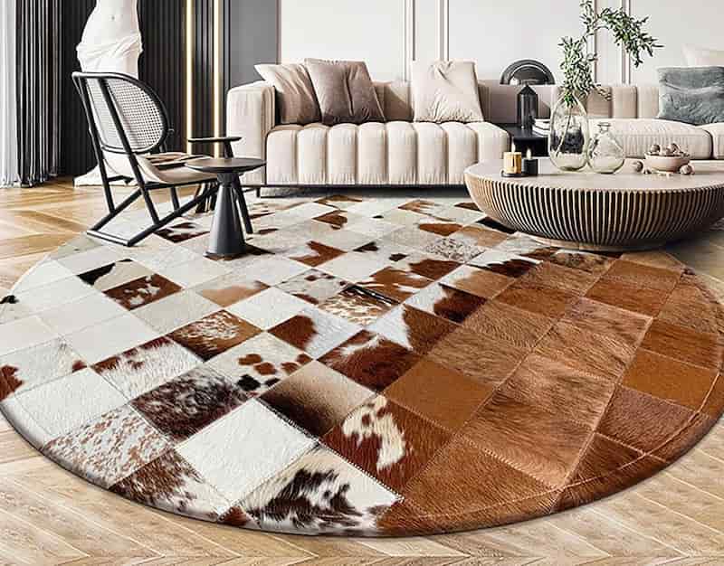 فرش چرم گرد مناسب اتاق نشیمن و فضاهای شیک